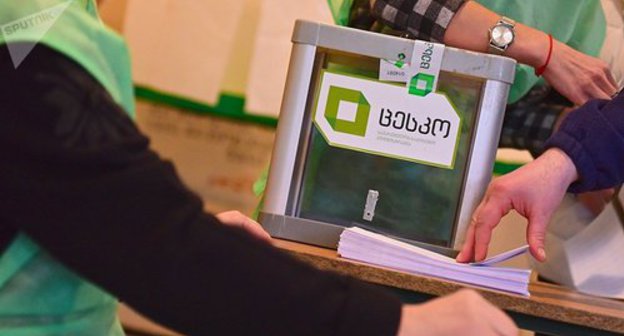 A ballot box. Photo Sputnik / Alexander Imedashvili
https://sputnik-georgia.ru/politics/20170812/236951224/Registraciju-na-vyborah-v-Gruzii-proshli-uzhe-sem-partij.html A ballot box. Photo Sputnik / Alexander Imedashvili
https://sputnik-georgia.ru/politics/20170812/236951224/Registraciju-na-vyborah-v-Gruzii-proshli-uzhe-sem-partij.html