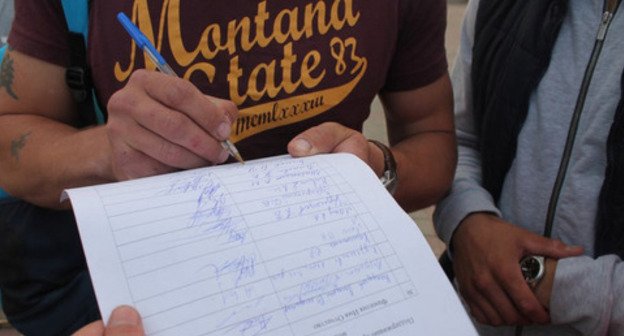 The repentance action of Grozny residents, who wrote a letter about torture to the Prosecutor General. August 19, 2017. Photo https://capost.media The repentance action of Grozny residents, who wrote a letter about torture to the Prosecutor General. August 19, 2017. Photo https://capost.media