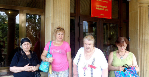 The victims near the court. Sochi, August 17, 2017. Photo by Svetlana Kravchenko for "Caucasian Knot" The victims near the court. Sochi, August 17, 2017. Photo by Svetlana Kravchenko for "Caucasian Knot"