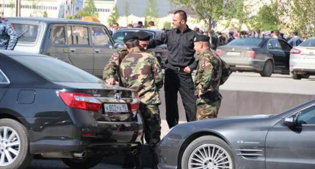 Law enforcers. Grozny. Photo by Magomed Magomedov for "Caucasian Knot" Law enforcers. Grozny. Photo by Magomed Magomedov for "Caucasian Knot"