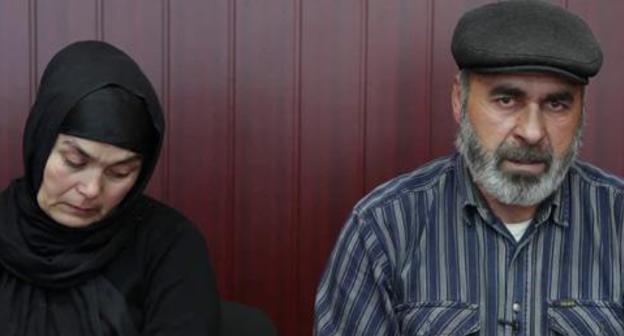 Patimat and Murtazali Gasanguseinov. Screenshot of the video by the user Nashe Mneniye https://www.youtube.com/watch?v=ukl7T-V0eAs Patimat and Murtazali Gasanguseinov. Screenshot of the video by the user Nashe Mneniye https://www.youtube.com/watch?v=ukl7T-V0eAs