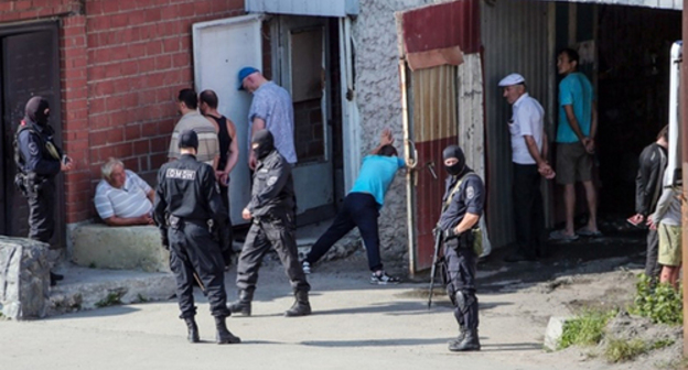 OMON (riot police) fighters in the Georgian national centre "Zolotoe Runo" in the Central District of Chelyabinsk. Photo https://lentachel.ru/news/2017/08/25/omon-prishel-v-gruzinskiy-tsentr-ne-dlya-togo-chtoby-poobedat.html OMON (riot police) fighters in the Georgian national centre "Zolotoe Runo" in the Central District of Chelyabinsk. Photo https://lentachel.ru/news/2017/08/25/omon-prishel-v-gruzinskiy-tsentr-ne-dlya-togo-chtoby-poobedat.html