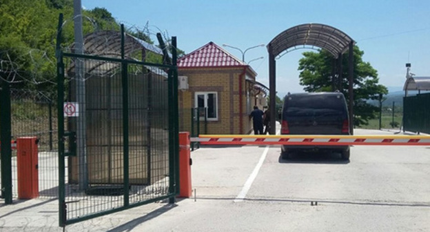 A simplified crossing of the Georgian-South-Ossetian border. Photo © Sputnik / Natalya Ayriyan A simplified crossing of the Georgian-South-Ossetian border. Photo © Sputnik / Natalya Ayriyan