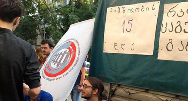 Rally in support of the railwaymen near the building of the railway department in Tbilisi, August 29, 2017. Photo by Galina Gotua for the Caucasian Knot. Rally in support of the railwaymen near the building of the railway department in Tbilisi, August 29, 2017. Photo by Galina Gotua for the Caucasian Knot.