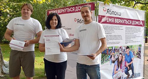 Activists of the “Yabloko” Party Alexei Chelmakin, Irene Ilyenkova and Pavel Lisichkin. Photo by Svetlana Kravchenko for the Caucasian Knot. Activists of the “Yabloko” Party Alexei Chelmakin, Irene Ilyenkova and Pavel Lisichkin. Photo by Svetlana Kravchenko for the Caucasian Knot.