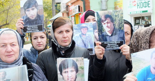 Mothers of missing residents of Dagestan hold protest action. Makhachkala, November 14, 2016. Photo by Patimat Makhmudova for the Caucasian Knot. Mothers of missing residents of Dagestan hold protest action. Makhachkala, November 14, 2016. Photo by Patimat Makhmudova for the Caucasian Knot.