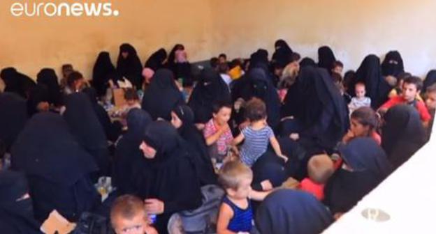 Women and children in Iraq. Screenshot of video: http://ru.euronews.com/2017/08/30/iraq-islamic-state Women and children in Iraq. Screenshot of video: http://ru.euronews.com/2017/08/30/iraq-islamic-state