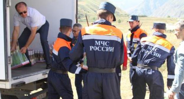 Delivery of the foodstuff to Elbrus area. Photo by the Russian Ministry for Emergencies Delivery of the foodstuff to Elbrus area. Photo by the Russian Ministry for Emergencies