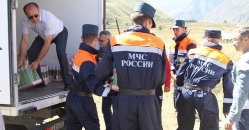 Delivery of the foodstuff to Elbrus area. Photo by the Russian Ministry for Emergencies Delivery of the foodstuff to Elbrus area. Photo by the Russian Ministry for Emergencies