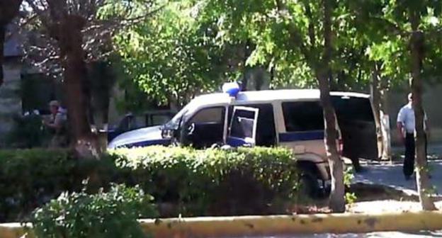 A patrol police UAZ van shelled in Magidov street in Khasavyurt. Photo: screenshot of the video https://www.youtube.com/watch?v=BI2XWHYRGiM&t=5s A patrol police UAZ van shelled in Magidov street in Khasavyurt. Photo: screenshot of the video https://www.youtube.com/watch?v=BI2XWHYRGiM&t=5s