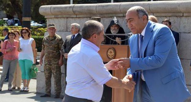 Arthur Varzhapetyan, a Russian businessman of Armenian origin, at the ceremony to hand over keys from minivans. Nagorno-Karabakh, Stepanakert. September 5, 2017. Photo by Alvard Grigoryan for "Caucasian Knot" Arthur Varzhapetyan, a Russian businessman of Armenian origin, at the ceremony to hand over keys from minivans. Nagorno-Karabakh, Stepanakert. September 5, 2017. Photo by Alvard Grigoryan for "Caucasian Knot"