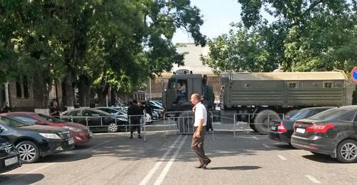Military equipment in the Putin avenue and Ugryumov street in Grozny. September 6, 2017. Photo by Nikolay Petrov for "Caucasian Knot" Military equipment in the Putin avenue and Ugryumov street in Grozny. September 6, 2017. Photo by Nikolay Petrov for "Caucasian Knot"