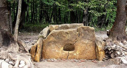 The dolmen "Hadjokh-4". Photo © Yuga.ru https://www.yuga.ru/news/388749/ The dolmen "Hadjokh-4". Photo © Yuga.ru https://www.yuga.ru/news/388749/