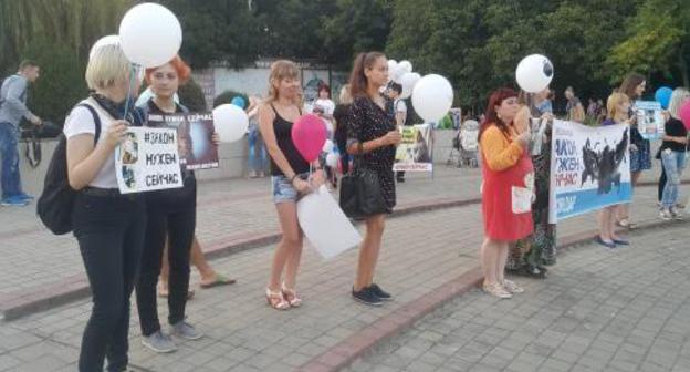 Participants of action "Law Is Needed Now" in Krasnodar, September 15, 2017. Photo by Natalia Dorokhina for the Caucasian Knot. Participants of action "Law Is Needed Now" in Krasnodar, September 15, 2017. Photo by Natalia Dorokhina for the Caucasian Knot.
