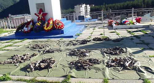 Remains of Soviet soldiers were delivered to the village of Terskol from the glacier Gara-Bashi. Photo http://kbrria.ru/obshchestvo/na-sklonah-elbrusa-naydeny-ostanki-sovetskih-soldat-20322 Remains of Soviet soldiers were delivered to the village of Terskol from the glacier Gara-Bashi. Photo http://kbrria.ru/obshchestvo/na-sklonah-elbrusa-naydeny-ostanki-sovetskih-soldat-20322