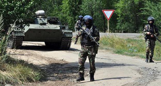 Search activities in residential area. Photo: http://nac.gov.ru/antiterroristicheskie-ucheniya/v-voronezhskoy-oblasti-provedeno.html Search activities in residential area. Photo: http://nac.gov.ru/antiterroristicheskie-ucheniya/v-voronezhskoy-oblasti-provedeno.html