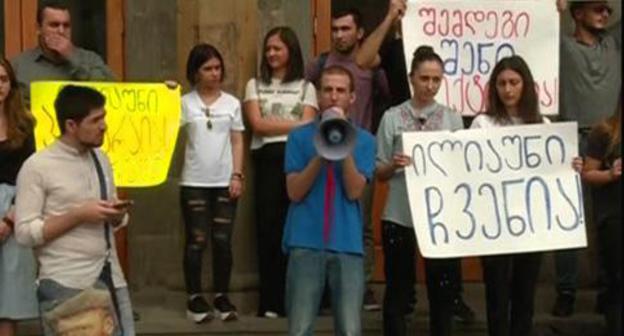 Protest rally by students of the Ilia State University, Tbilisi, September 25, 2017. Screenshot: http://rustavi2.ge/en/news/85754 Protest rally by students of the Ilia State University, Tbilisi, September 25, 2017. Screenshot: http://rustavi2.ge/en/news/85754