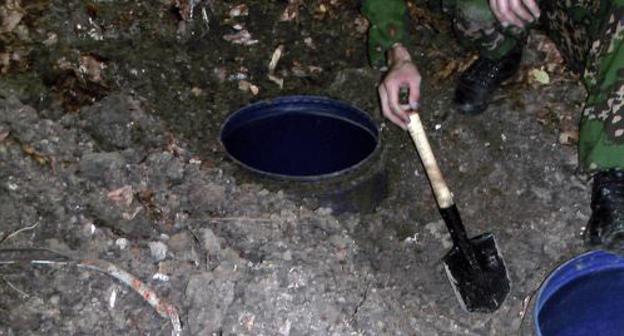 Weapons hideout. Photo: http://nac.gov.ru/kontrterroristicheskie-operacii/v-respublike-ingushetiya-obnaruzheny-letnie.html Weapons hideout. Photo: http://nac.gov.ru/kontrterroristicheskie-operacii/v-respublike-ingushetiya-obnaruzheny-letnie.html
