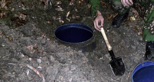 Weapons hideout. Photo: http://nac.gov.ru/kontrterroristicheskie-operacii/v-respublike-ingushetiya-obnaruzheny-letnie.html Weapons hideout. Photo: http://nac.gov.ru/kontrterroristicheskie-operacii/v-respublike-ingushetiya-obnaruzheny-letnie.html