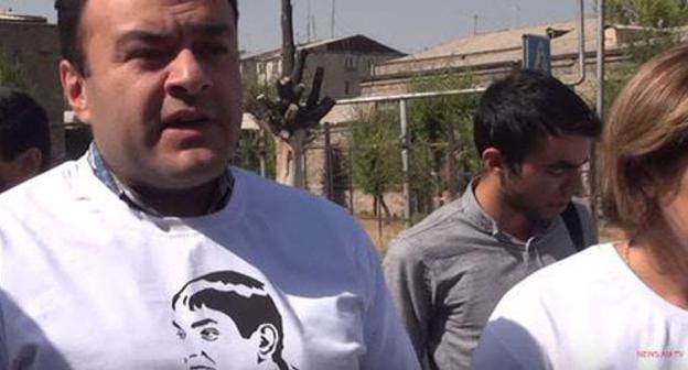 Advocates in the case of the unit "Sasna Tsrer" came to the trial wearing T-shirts with photographs of Judge Gabrielyan, Yerevan, September 27, 2017. Screenshot of video at: NewsamChannelhttps://www.youtube.com/watch?v=CZcB0ClCOVc Advocates in the case of the unit "Sasna Tsrer" came to the trial wearing T-shirts with photographs of Judge Gabrielyan, Yerevan, September 27, 2017. Screenshot of video at: NewsamChannelhttps://www.youtube.com/watch?v=CZcB0ClCOVc