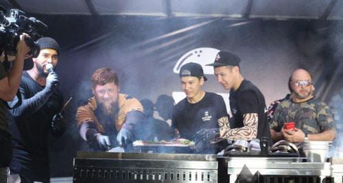 Timati and Ramzan Kadyrov (second from left) at the opening of Black Star Burger restaurant, Grozny, September 19, 2017. Photo: https://chechnyatoday.com/content/view/306403 Timati and Ramzan Kadyrov (second from left) at the opening of Black Star Burger restaurant, Grozny, September 19, 2017. Photo: https://chechnyatoday.com/content/view/306403