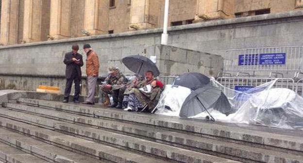 Hunger strike held by activists of parliamentary opposition "Georgian Patriots’ Alliance" Party, Tbilisi, September 28, 2017. Photo by Galina Gotua for the Caucasian Knot. Hunger strike held by activists of parliamentary opposition "Georgian Patriots’ Alliance" Party, Tbilisi, September 28, 2017. Photo by Galina Gotua for the Caucasian Knot.