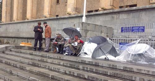 Hunger strike held by activists of parliamentary opposition "Georgian Patriots’ Alliance" Party, Tbilisi, September 28, 2017. Photo by Galina Gotua for the Caucasian Knot. Hunger strike held by activists of parliamentary opposition "Georgian Patriots’ Alliance" Party, Tbilisi, September 28, 2017. Photo by Galina Gotua for the Caucasian Knot.