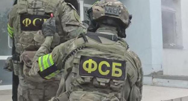 The FSB officers. Photo: RFE/RL The FSB officers. Photo: RFE/RL