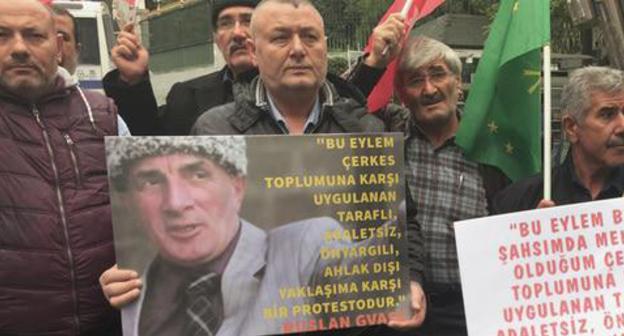 A participants of the rally in support of Ruslan Gvashev with his photo. Istanbul, October 2, 2017. Photo by Magomed Tuaev for "Caucasian Knot" A participants of the rally in support of Ruslan Gvashev with his photo. Istanbul, October 2, 2017. Photo by Magomed Tuaev for "Caucasian Knot"