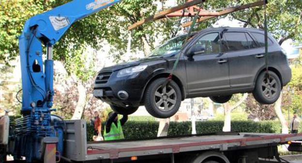 Impoundment of a car. Photo http://autoexpertnost.ru/kak-samostojatelno-uznat-ob-jevakuacii-transportnogo-sredstva/ Impoundment of a car. Photo http://autoexpertnost.ru/kak-samostojatelno-uznat-ob-jevakuacii-transportnogo-sredstva/