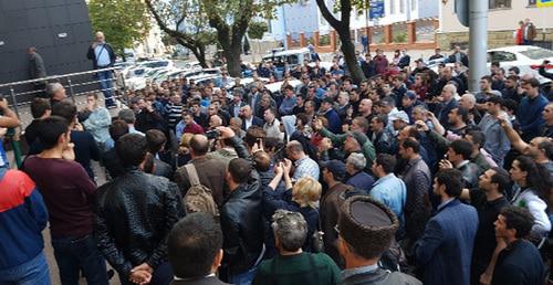 Near the Krasnodar Territory Court where the session in the case of Ruslan Gvashev was to be held. October 5, 2017. Photo courtesy of the advocate Marina Dubrovina for the "Caucasian Knot" Near the Krasnodar Territory Court where the session in the case of Ruslan Gvashev was to be held. October 5, 2017. Photo courtesy of the advocate Marina Dubrovina for the "Caucasian Knot"