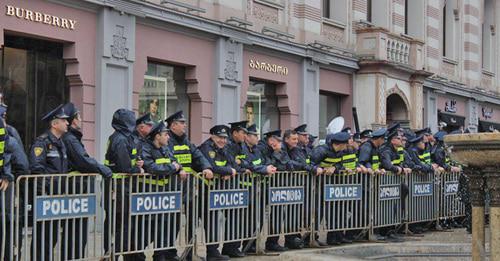 Policemen during protest action near the City Council building in Tbilisi, October 10, 2017. Photo by Inna Kukudzhanova for the Caucasian Knot. Policemen during protest action near the City Council building in Tbilisi, October 10, 2017. Photo by Inna Kukudzhanova for the Caucasian Knot.