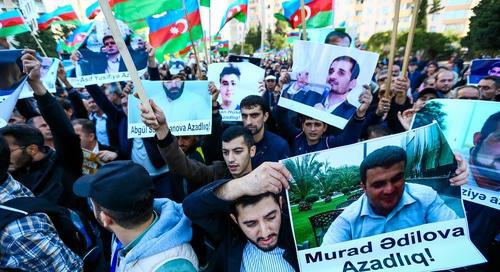Participants of anti-corruption rally hold portraits of political prisoners, Baku, October 7, 2017. Photo by Aziz Karimov for the Caucasian Knot. Participants of anti-corruption rally hold portraits of political prisoners, Baku, October 7, 2017. Photo by Aziz Karimov for the Caucasian Knot.