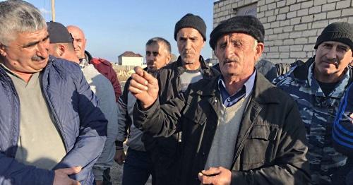 Residents of the Khazar village at the meeting held on October 14, 2017. Photo by Patimat Makhmudova for the "Caucasian Knot" Residents of the Khazar village at the meeting held on October 14, 2017. Photo by Patimat Makhmudova for the "Caucasian Knot"