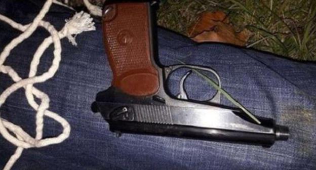 Pistol of one of attackers. Photo: http://bloknot-stavropol.ru/news/otkryvshego-ogon-po-politseyskim-muzhchinu-zaderzh-897262 Pistol of one of attackers. Photo: http://bloknot-stavropol.ru/news/otkryvshego-ogon-po-politseyskim-muzhchinu-zaderzh-897262