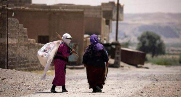 Women with white frag in Raqqa, Syria. Photo: Rodi Said/Reuters Women with white frag in Raqqa, Syria. Photo: Rodi Said/Reuters