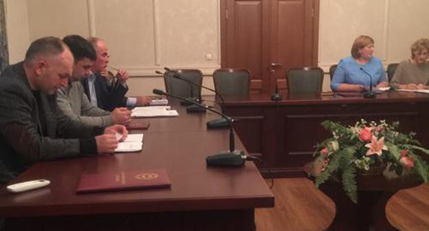 The Central Election Commission for Karachay-Cherkessia sits to consider an application of the initiative group to hold a referendum. Photo by Asya Kapaeva for the "Caucasian Knot" The Central Election Commission for Karachay-Cherkessia sits to consider an application of the initiative group to hold a referendum. Photo by Asya Kapaeva for the "Caucasian Knot"