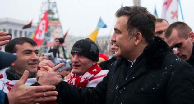 Mikhail Saakashvili greets the protesters of the anti-government rallies in Kiev. December 17, 2013. Photo https://ru.wikipedia.org/ Mikhail Saakashvili greets the protesters of the anti-government rallies in Kiev. December 17, 2013. Photo https://ru.wikipedia.org/