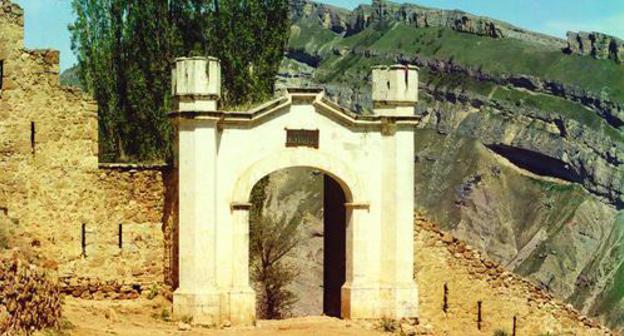 Shamil's Gates in Gunib. Photo S. Prokudin-Gorskiy, 1904. http://prokudin-gorskiy.ru/ Shamil's Gates in Gunib. Photo S. Prokudin-Gorskiy, 1904. http://prokudin-gorskiy.ru/