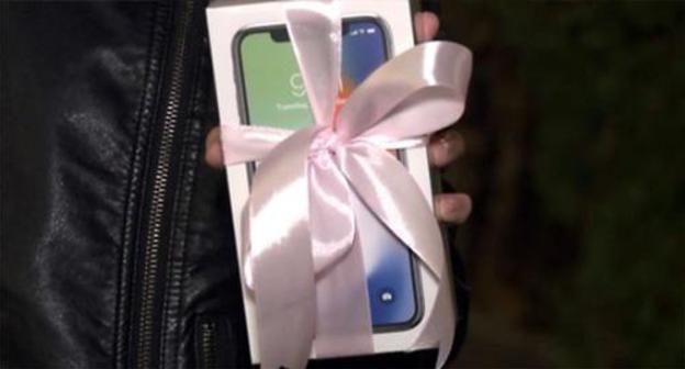 iPhone X received by Chechen schoolgirl from Ramzan Kadyrov. Photo: https://www.instagram.com/p/BbH6069HLky/?taken-by=kadyrov_95 iPhone X received by Chechen schoolgirl from Ramzan Kadyrov. Photo: https://www.instagram.com/p/BbH6069HLky/?taken-by=kadyrov_95