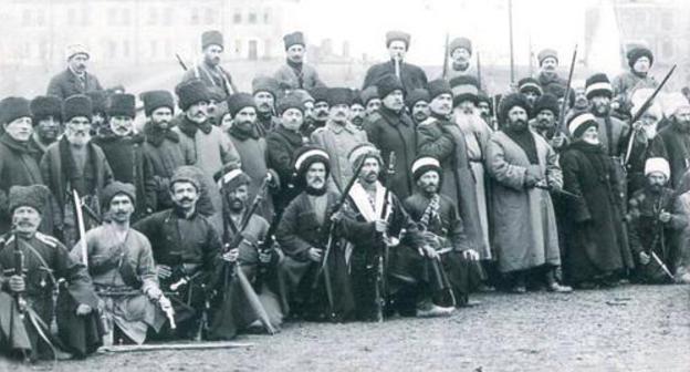 Supporters of Imam Gotsinsky who captured Temir-Khan-Shura (now Buynaksk) after1917 Revolution. Photo: http://kazachestvokavkaza.com/publ/vooruzhennoe_protivostojanie_v_terskoj_oblasti_zimoj_vesnoj_1918_goda_kak_predvestnik_grazhdanskoj_vojny_chast_2/1-1-0-86 Supporters of Imam Gotsinsky who captured Temir-Khan-Shura (now Buynaksk) after1917 Revolution. Photo: http://kazachestvokavkaza.com/publ/vooruzhennoe_protivostojanie_v_terskoj_oblasti_zimoj_vesnoj_1918_goda_kak_predvestnik_grazhdanskoj_vojny_chast_2/1-1-0-86