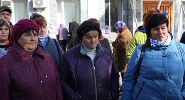 Gukovo miners hold picket, October 23, 2017. Photo by Vyacheslav Prudnikov for the Caucasian Knot. Gukovo miners hold picket, October 23, 2017. Photo by Vyacheslav Prudnikov for the Caucasian Knot.