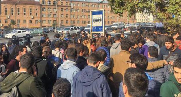 Protest action by students of the Yerevan State University (YSU), November 7, 2017. Photo: http://www.tert.am/ru/news/2017/11/07/ysu/2532716 Protest action by students of the Yerevan State University (YSU), November 7, 2017. Photo: http://www.tert.am/ru/news/2017/11/07/ysu/2532716