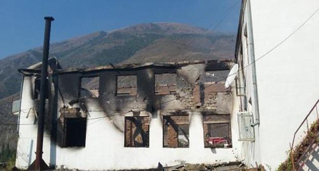 Burnt down building of the district administration in the village of Rutul. Photo from the website of 'Rutul News' newspaper (rutnov.ru) Burnt down building of the district administration in the village of Rutul. Photo from the website of 'Rutul News' newspaper (rutnov.ru)