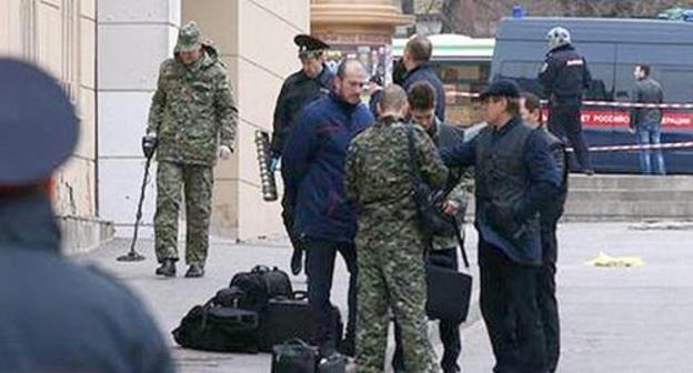 Policemen at the shopping centre in Rostov-on-Don. Photo: http://gazeta-margust.ru/sledovateli-ishhut-prichastnogo-k-vzryvu-vozle-shkoly-v-rostove-na-donu Policemen at the shopping centre in Rostov-on-Don. Photo: http://gazeta-margust.ru/sledovateli-ishhut-prichastnogo-k-vzryvu-vozle-shkoly-v-rostove-na-donu