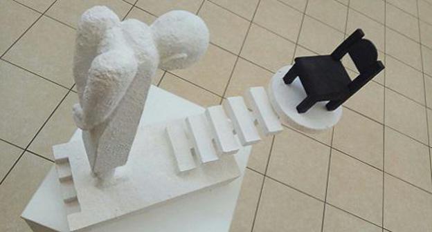 Sculpture by Khasan Sheozhev "Obedience" at "The Chair in Art" exhibition. Photo is provided to the Caucasian Knot by Tatiana Vaganova. Sculpture by Khasan Sheozhev "Obedience" at "The Chair in Art" exhibition. Photo is provided to the Caucasian Knot by Tatiana Vaganova.