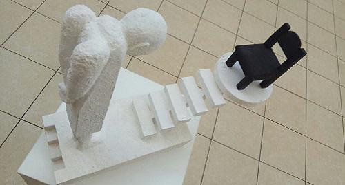Sculpture by Khasan Sheozhev "Obedience" at "The Chair in Art" exhibition. Photo is provided to the Caucasian Knot by Tatiana Vaganova. Sculpture by Khasan Sheozhev "Obedience" at "The Chair in Art" exhibition. Photo is provided to the Caucasian Knot by Tatiana Vaganova.