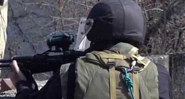 A law enforcer in Chechnya. Photo http://nac.gov.ru/kontrterroristicheskie-operacii/v-sunzhenskom-rayone-chechni-neytralizovan.html A law enforcer in Chechnya. Photo http://nac.gov.ru/kontrterroristicheskie-operacii/v-sunzhenskom-rayone-chechni-neytralizovan.html