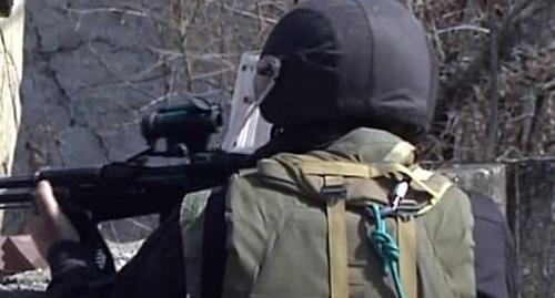 A law enforcer in Chechnya. Photo http://nac.gov.ru/kontrterroristicheskie-operacii/v-sunzhenskom-rayone-chechni-neytralizovan.html A law enforcer in Chechnya. Photo http://nac.gov.ru/kontrterroristicheskie-operacii/v-sunzhenskom-rayone-chechni-neytralizovan.html