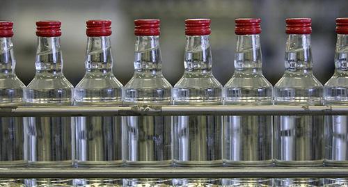 Conveyor with liquor products. Photo http://www.delfi.lv/biznes/bizopinion/alkogol-v-latvii-budet-dorozhat.d?id=43239210 Conveyor with liquor products. Photo http://www.delfi.lv/biznes/bizopinion/alkogol-v-latvii-budet-dorozhat.d?id=43239210